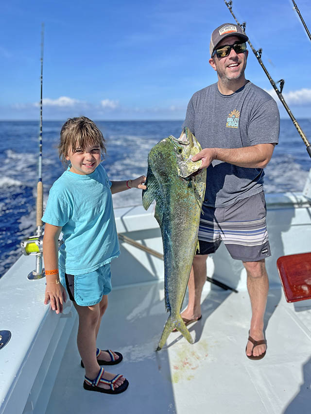 Dad and his daughter pose with their mahi
